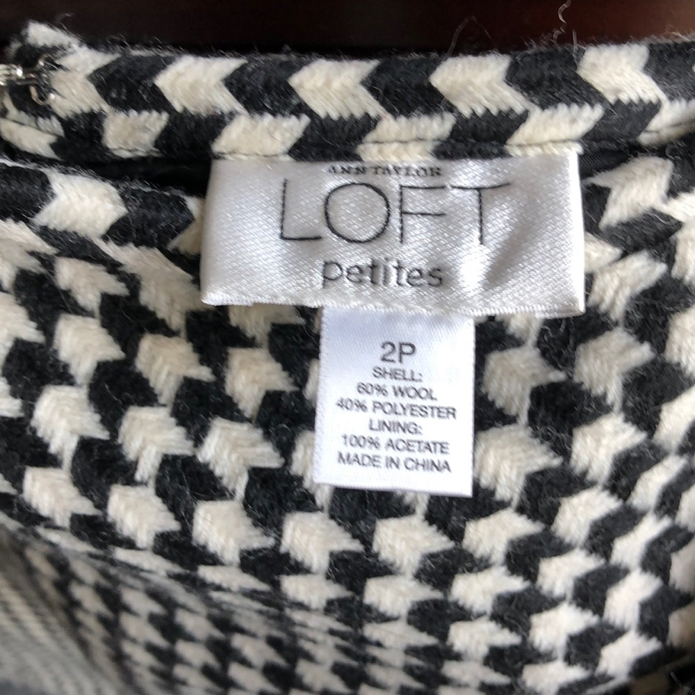 Wool houndstooth-esque pencil skirt from the Loft - Picture 3 of 3